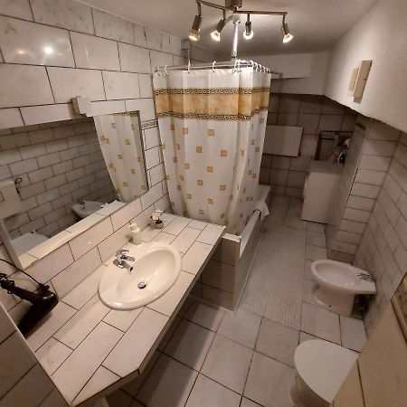 Basement Apartment Colonia Esterno foto