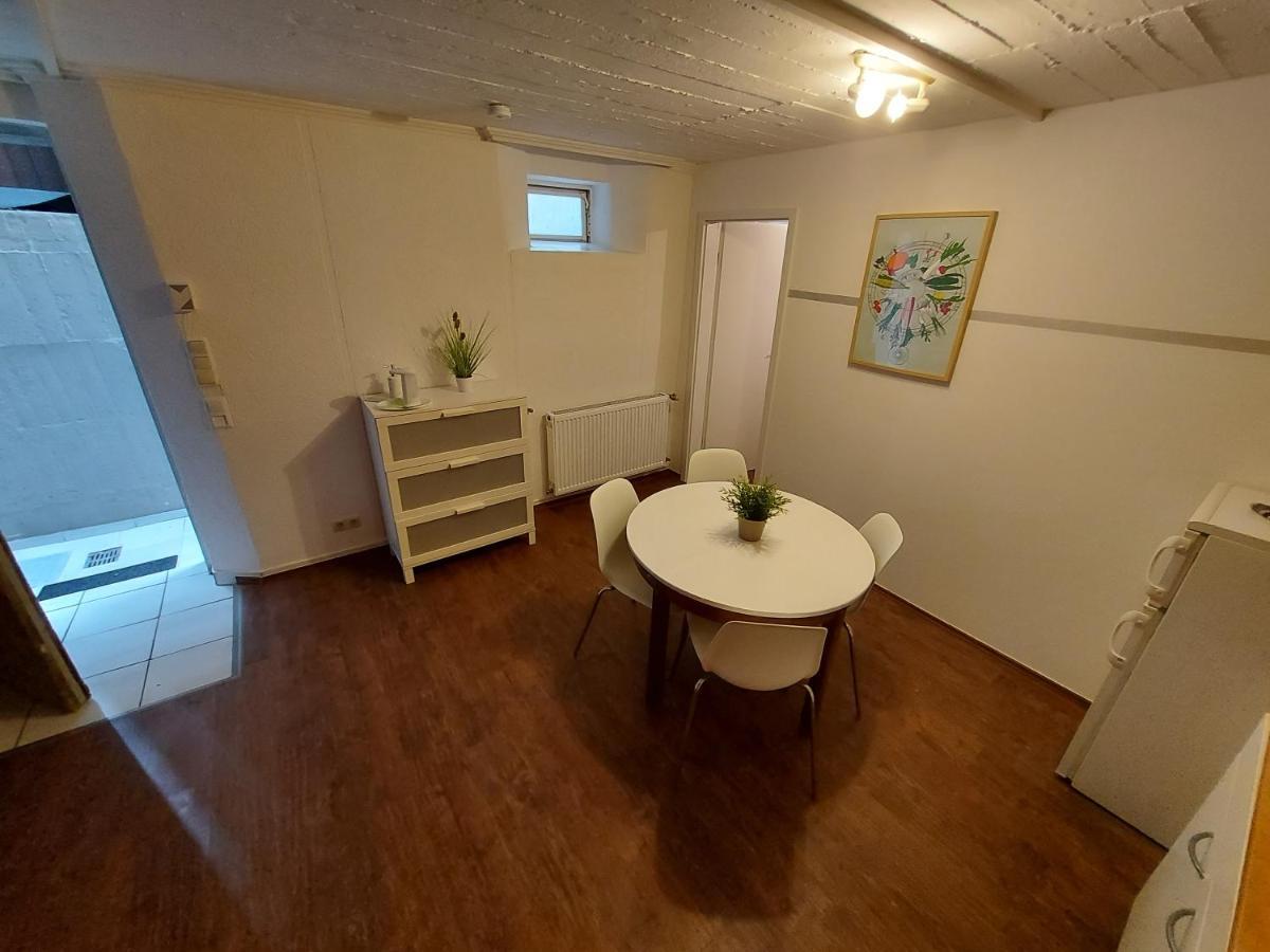 Basement Apartment Colonia Esterno foto