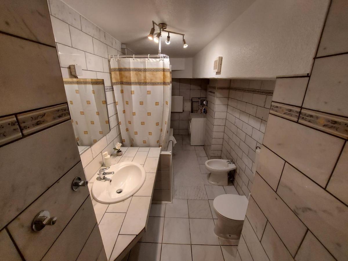 Basement Apartment Colonia Esterno foto