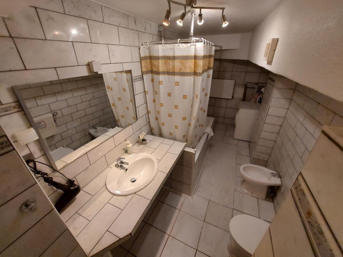 Basement Apartment Colonia Esterno foto