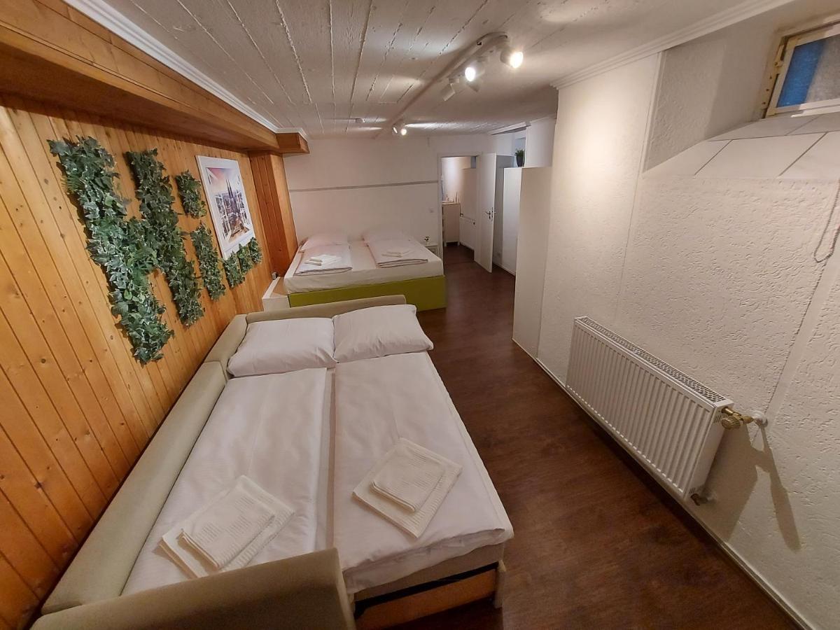 Basement Apartment Colonia Esterno foto