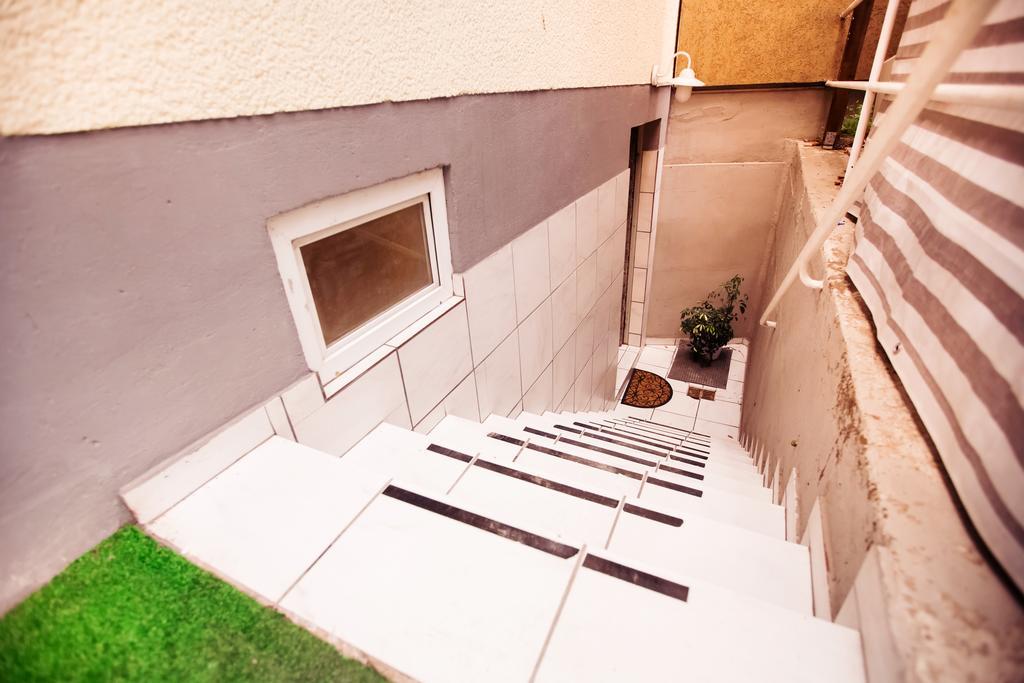 Basement Apartment Colonia Esterno foto